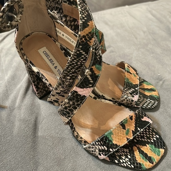 Chelsea & Violet Brea Snake print shoes - Picture 2 of 6